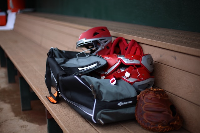 You are currently viewing Choosing the Right Equipment for Softball Tournament Success